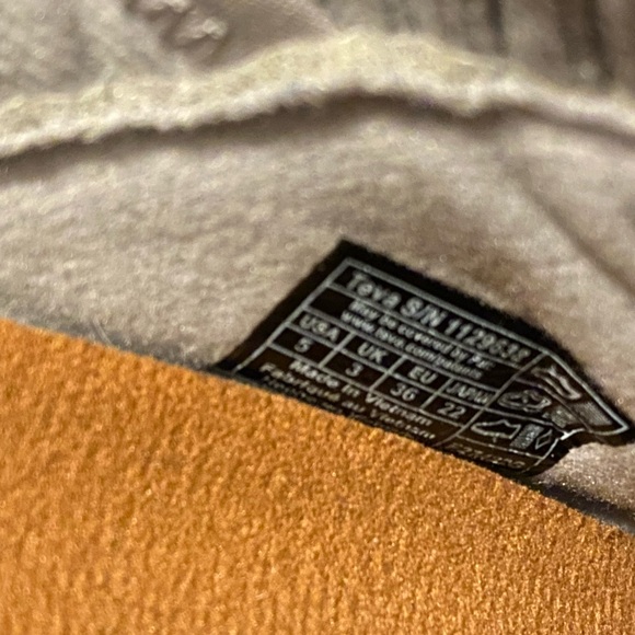 Teva Women’s/Kids' Quilted Silver Shoes - Picture 3 of 3